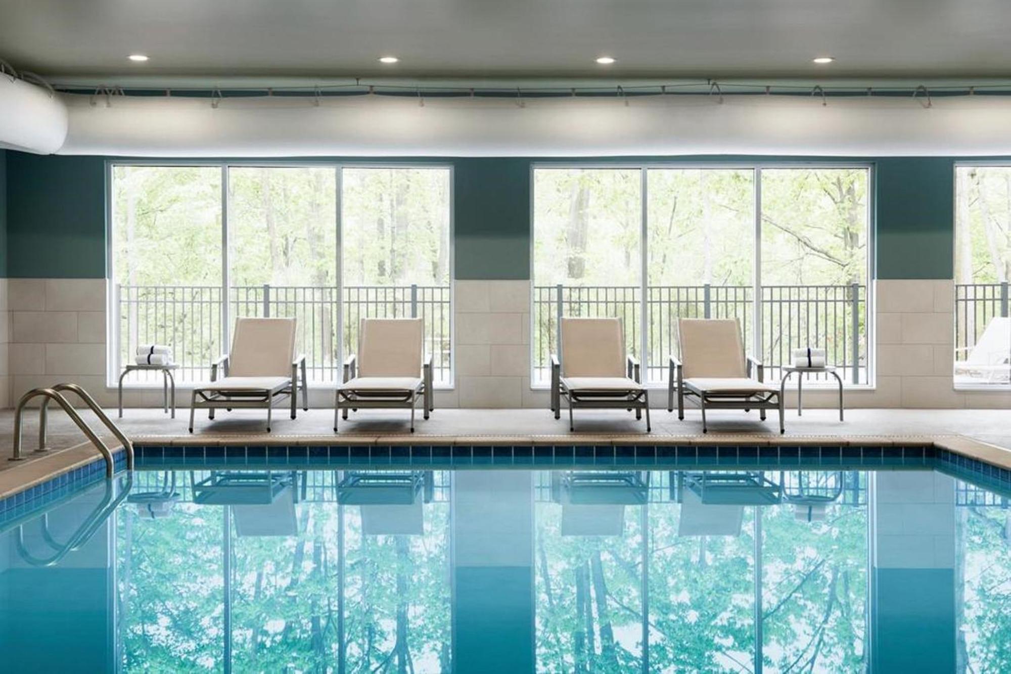 Holiday Inn Express & Suites - Cut Off Galliano By Ihg Bagian luar foto
